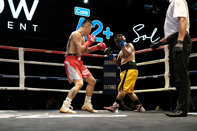 "Nam vương" boxing Trương Đình Hoàng trút mưa đòn đấm, hạ knock-out võ sĩ số 1 Indonesia - Ảnh 4.