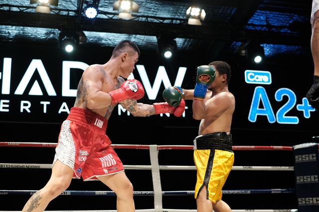 "Nam vương" boxing Trương Đình Hoàng trút mưa đòn đấm, hạ knock-out võ sĩ số 1 Indonesia - Ảnh 3.