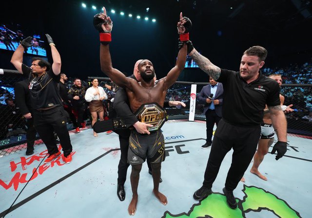 Những điểm nhấn đáng chú ý sau UFC 280: O'Malley có chiến thắng gây tranh cãi - Ảnh 3.