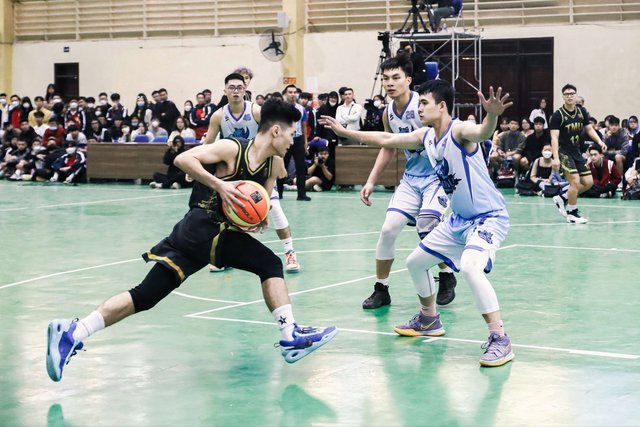 Chùm ảnh: Rủ nhau đi xem bóng rổ ở Giải bóng rổ SV Toàn quốc, có gì hay mà các fan đến nghẹt sân? - Ảnh 8.