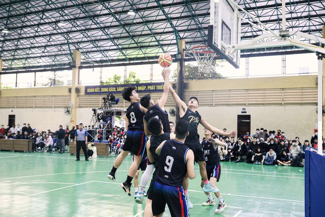 Chùm ảnh: Rủ nhau đi xem bóng rổ ở Giải bóng rổ SV Toàn quốc, có gì hay mà các fan đến nghẹt sân? - Ảnh 5.