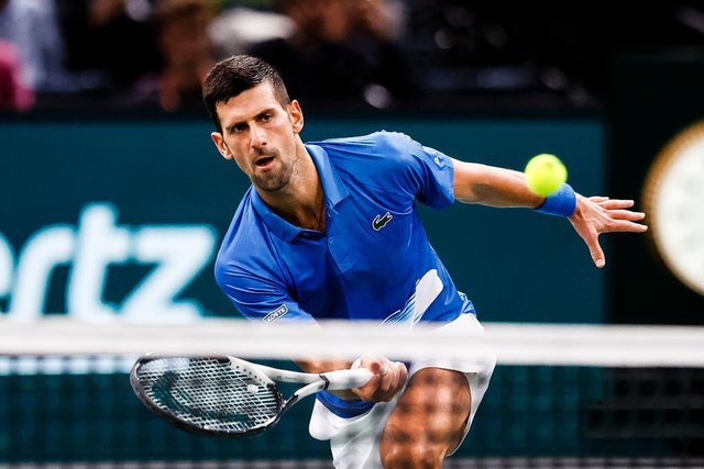 Djokovic thắng trận thứ 11 liên tiếp, vào tứ kết Paris Masters - Ảnh 6. Djokovic thắng trận thứ 11 liên tiếp, vào tứ kết Paris Masters - Ảnh 6.