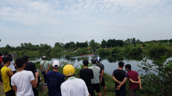 TP.HCM: Đi hái dừa nước, 3 thiếu niên đuối nước, 1 em tử vong