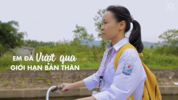 Cô học trò mồ côi mở lớp học miễn phí cho trẻ em khó khăn