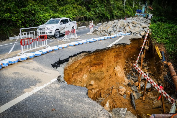 Đường lên bán đảo Sơn Trà 2 tuần sau đợt mưa lịch sử