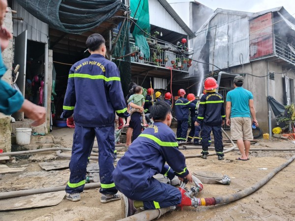 Thừa Thiên - Huế: Cháy nhà, bé gái 10 tuổi ở nhà một mình may mắn thoát thân
