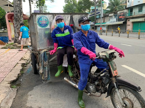 TP.HCM: Sắp xếp, nâng cao đời sống lực lượng thu gom rác dân lập