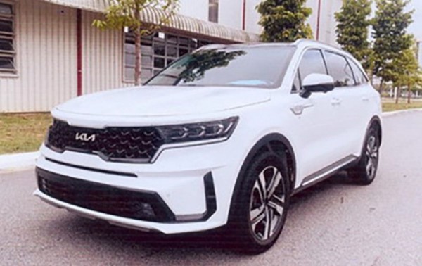 Kia Sorento HEV 2023 dùng động cơ lai xăng - điện lộ diện tại Việt Nam