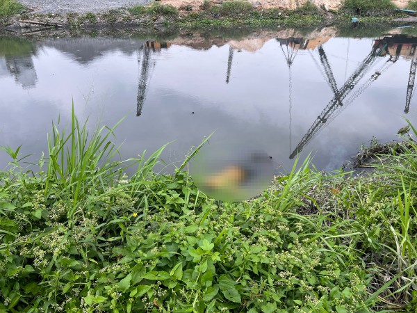 TP.HCM: Phát hiện người đàn ông tử vong ở mép bờ sông Vàm Thuật