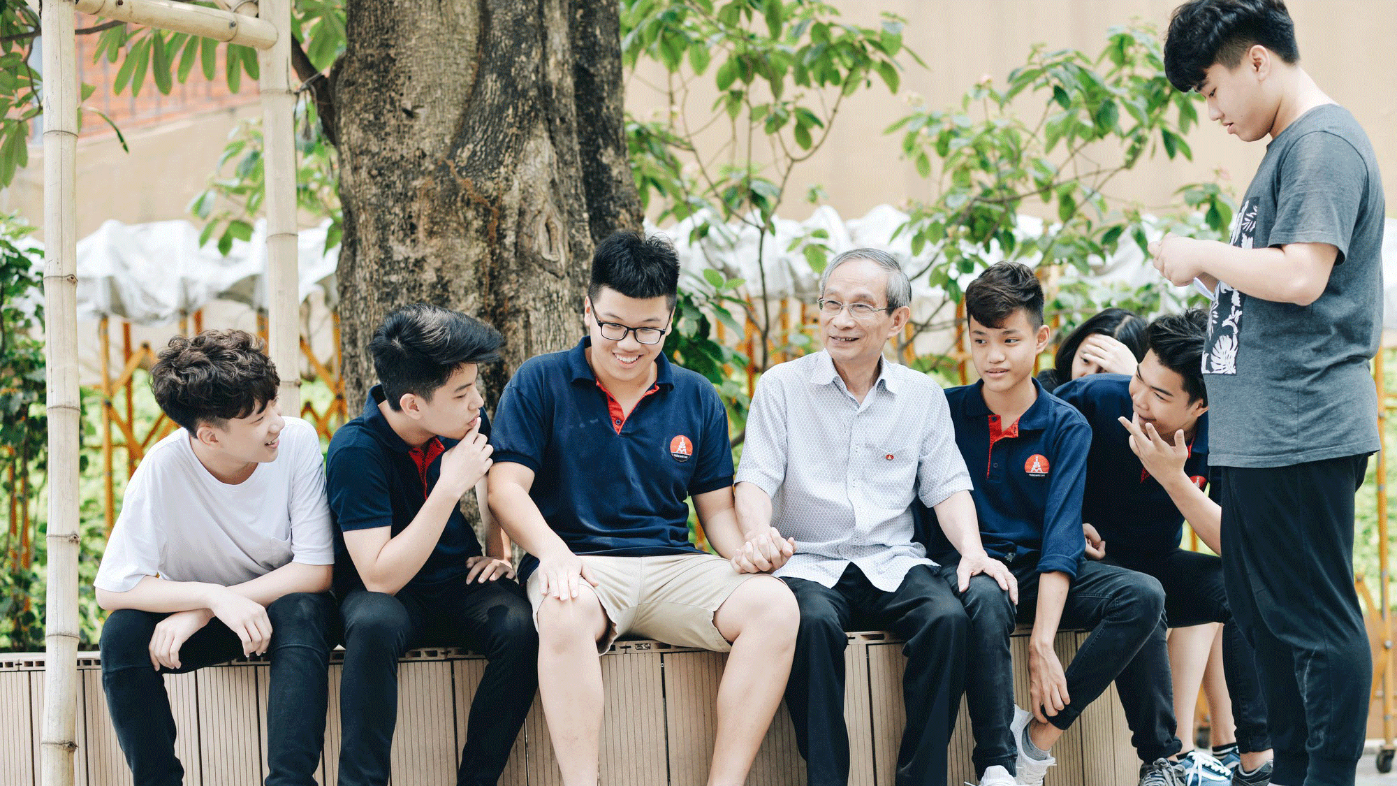 Bêu tên học sinh trước trường rất tàn nhẫn: Nhà trường được quyền kỷ luật thế nào?