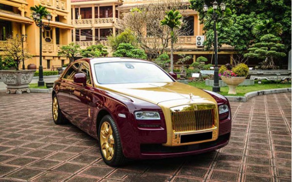 Du thuyền và siêu xe Roll-Royce mạ vàng của FLC 