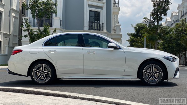 Mercedes C300 AMG 2022 lắp ráp trong nước có đáng giá hơn 2 tỉ đồng?