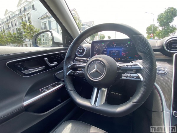 Mercedes C300 AMG 2022 lắp ráp trong nước có đáng giá hơn 2 tỉ đồng?