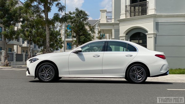 Mercedes C300 AMG 2022 lắp ráp trong nước có đáng giá hơn 2 tỉ đồng?