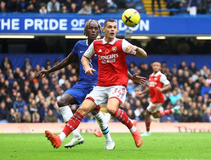 Đánh bại Chelsea, Arsenal tiếp tục dẫn đầu Ngoại hạng Anh