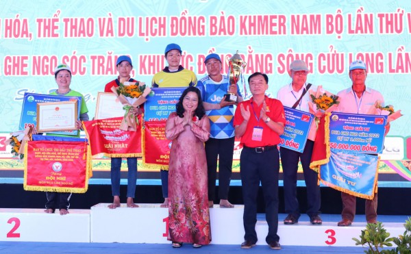 Tưng bừng lễ hội đua ghe ngo lớn nhất miền Tây Tưng bừng lễ hội đua ghe ngo lớn nhất miền Tây