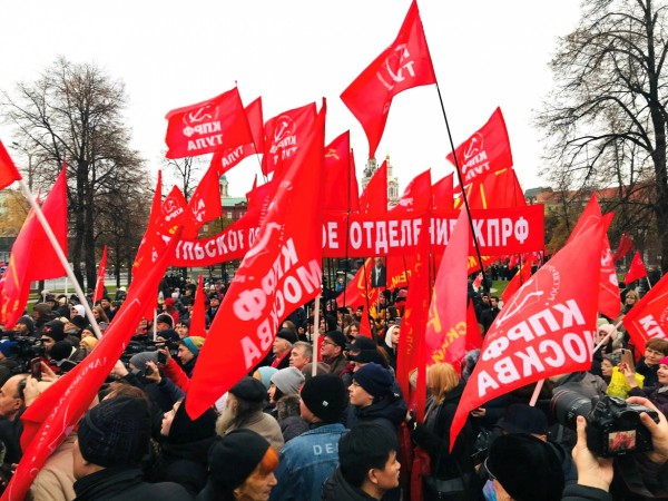 Mít tinh kỷ niệm 105 năm Cách mạng Tháng Mười tại Nga