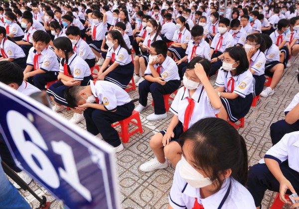 Băn khoăn những câu chuyện trong tiết chào cờ của hiệu trưởng Băn khoăn những câu chuyện trong tiết chào cờ của hiệu trưởng
