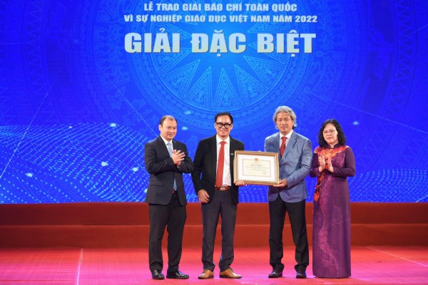 Loạt bài ‘Vì sao giáo viên nghỉ việc’ của Báo Thanh Niên đạt giải thưởng Loạt bài ‘Vì sao giáo viên nghỉ việc’ của Báo Thanh Niên đạt giải thưởng