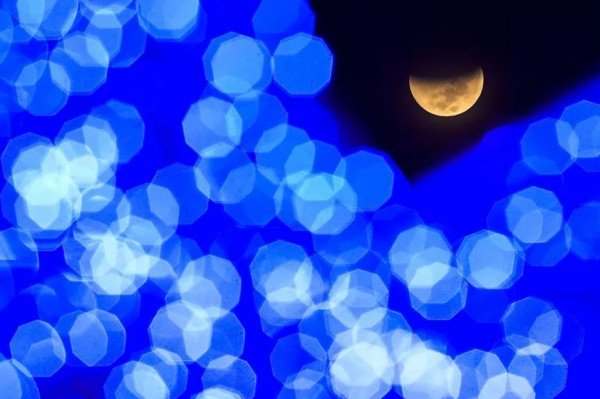 Chiêm ngưỡng nguyệt thực toàn phần cuối cùng của năm 2022 trên thế giới