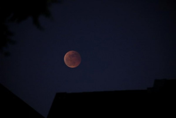 Chiêm ngưỡng nguyệt thực toàn phần cuối cùng của năm 2022 trên thế giới