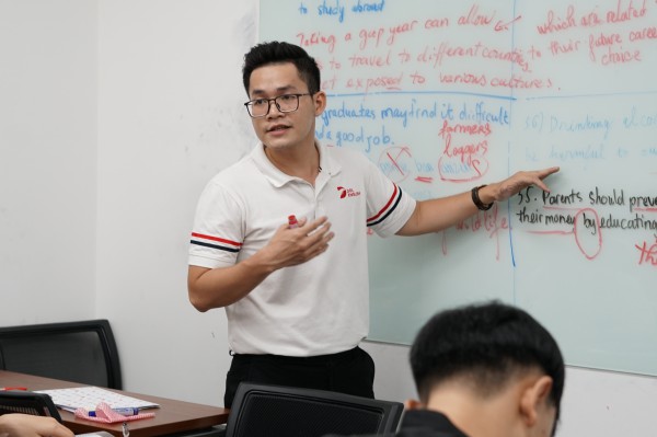 Giảng viên khoa Dược rẽ lối sang dạy tiếng Anh và lý do bất ngờ