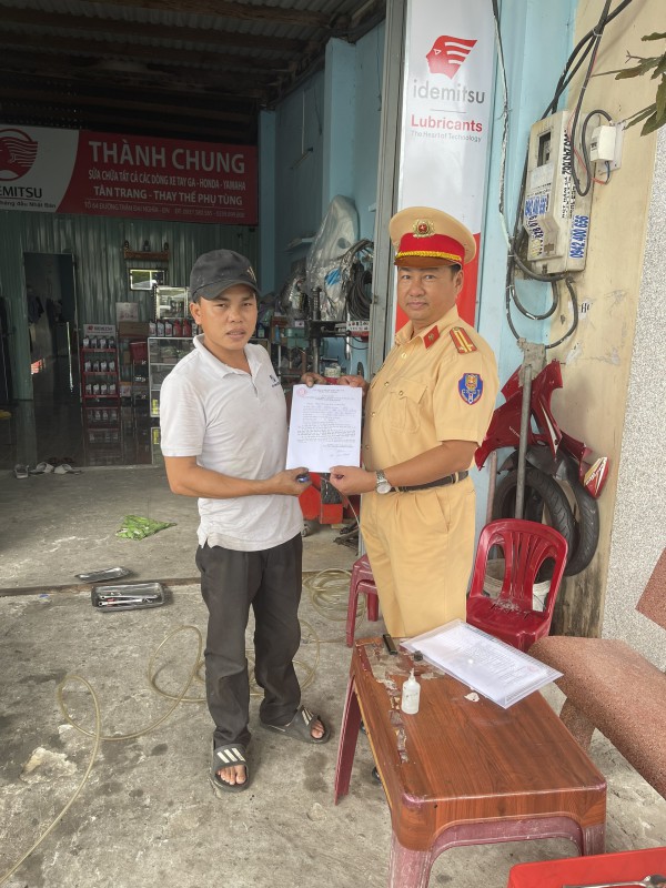 Đà Nẵng: Chủ tiệm sửa xe cam kết báo CSGT nếu ‘quái xế’ đến độ xe