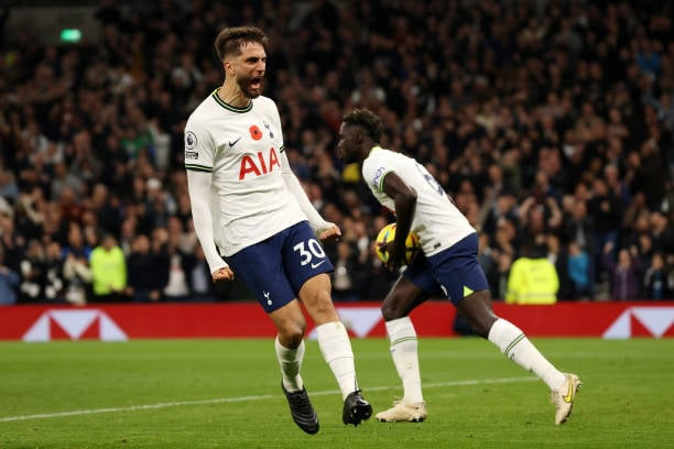 Tottenham thắng kịch tính Leeds United