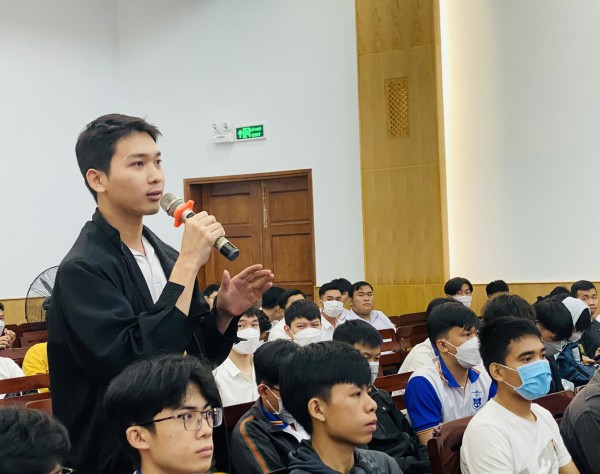 Sinh viên nhận ‘thư mời’ làm việc ngay khi bảo vệ khóa luận tốt nghiệp