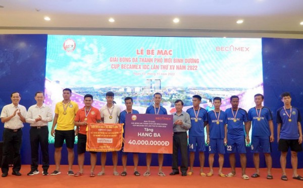Bambo FC đăng quang giải bóng đá thành phố mới Bình Dương - Cúp Becamex IDC