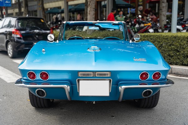 Chevrolet Corvette C2 Stingray gần 60 năm tuổi trông như mới tại Sài Gòn