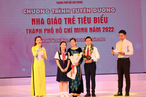 Bí thư T.Ư Đoàn Nguyễn Minh Triết chúc mừng nhà giáo trẻ tiêu biểu TP.HCM Bí thư T.Ư Đoàn Nguyễn Minh Triết chúc mừng nhà giáo trẻ tiêu biểu TP.HCM