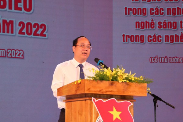 Bí thư T.Ư Đoàn Nguyễn Minh Triết chúc mừng nhà giáo trẻ tiêu biểu TP.HCM Bí thư T.Ư Đoàn Nguyễn Minh Triết chúc mừng nhà giáo trẻ tiêu biểu TP.HCM