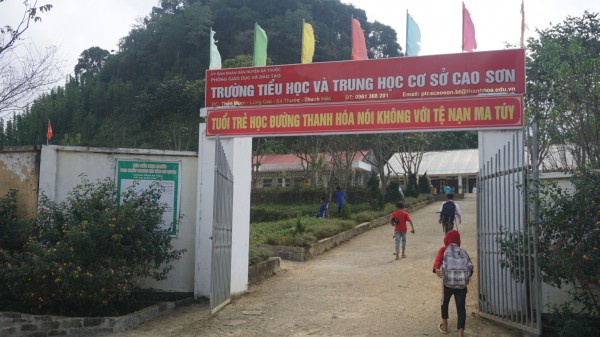 Thăm ngôi trường mà giáo viên nữ 