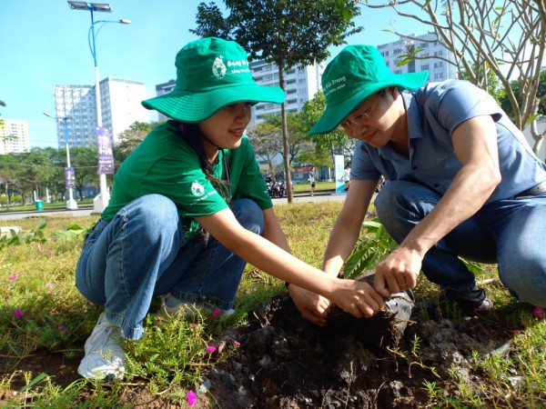 GreenViet: Trồng 1.045 cây xanh tại Đại học Quốc gia Hồ Chí Minh