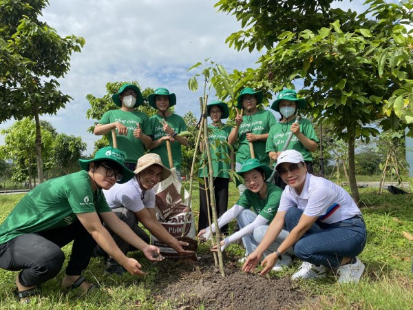 GreenViet: Trồng 1.045 cây xanh tại Đại học Quốc gia Hồ Chí Minh