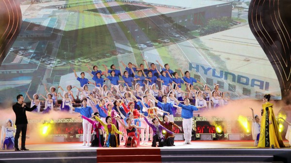 Festival Tràng An kết nối di sản: Thương hiệu văn hóa mới của Ninh Bình