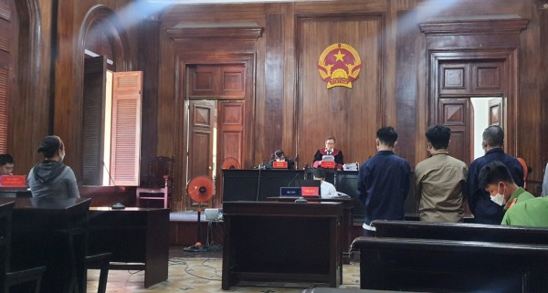 TP.HCM: Dàn cảnh va chạm giao thông, móc túi trộm cắp tài sản