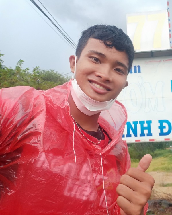 Chàng trai đi bộ xuyên Việt trong 82 ngày với 0 đồng: 