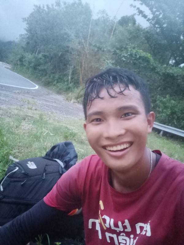 Chàng trai đi bộ xuyên Việt trong 82 ngày với 0 đồng: 