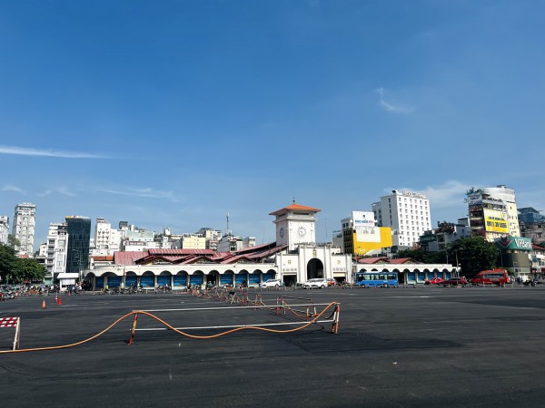 Lắp kính giếng trời ga metro Bến Thành - điểm 