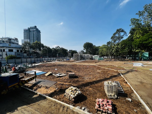 Lắp kính giếng trời ga metro Bến Thành - điểm 