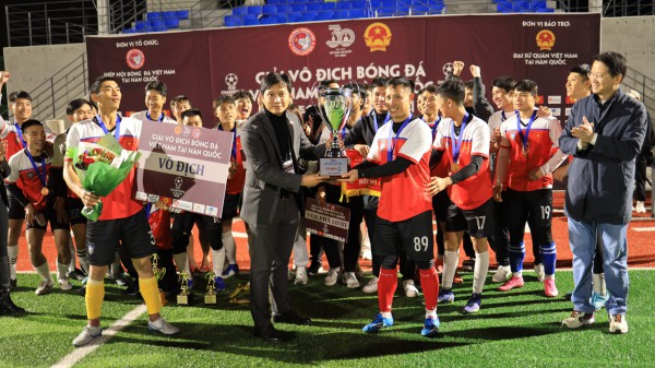 Đội Gwangju xuất sắc đăng quang giải vô địch bóng đá Việt Nam tại Hàn Quốc