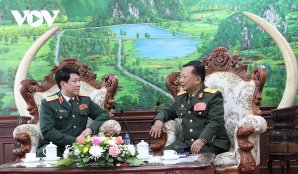 Tổng Bí thư, Chủ tịch nước Lào tiếp Đoàn đại biểu cán bộ chính trị cấp cao QĐND Việt Nam