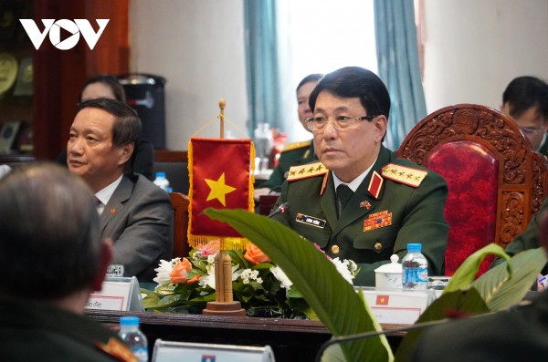 Tổng Bí thư, Chủ tịch nước Lào tiếp Đoàn đại biểu cán bộ chính trị cấp cao QĐND Việt Nam