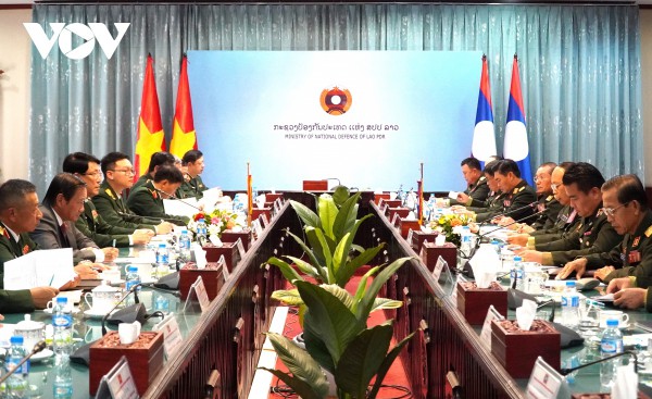 Tổng Bí thư, Chủ tịch nước Lào tiếp Đoàn đại biểu cán bộ chính trị cấp cao QĐND Việt Nam