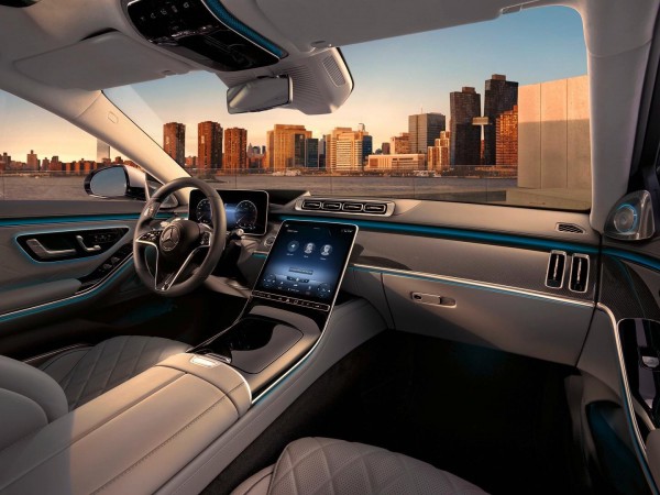 Mercedes-Benz S-Class lọt Top xe sang dành cho phái nữ