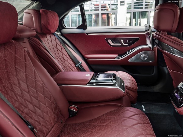 Mercedes-Benz S-Class lọt Top xe sang dành cho phái nữ