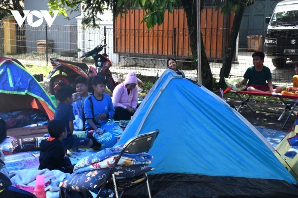 Những hình ảnh thương đau giữa tâm chấn trận động đất ở Indonesia