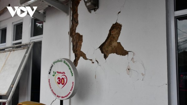 Những hình ảnh thương đau giữa tâm chấn trận động đất ở Indonesia